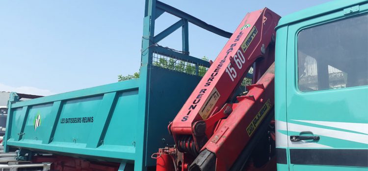 Camion Benne avec Grue